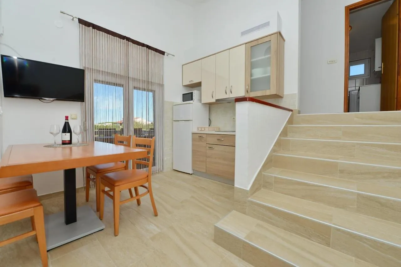 Croliday Apartment Nin Ivica Vrsi